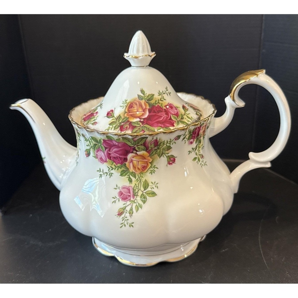 Royal Albert Old Country Roses Tea Pot With Lid 1962 Gold Trim Vintage England